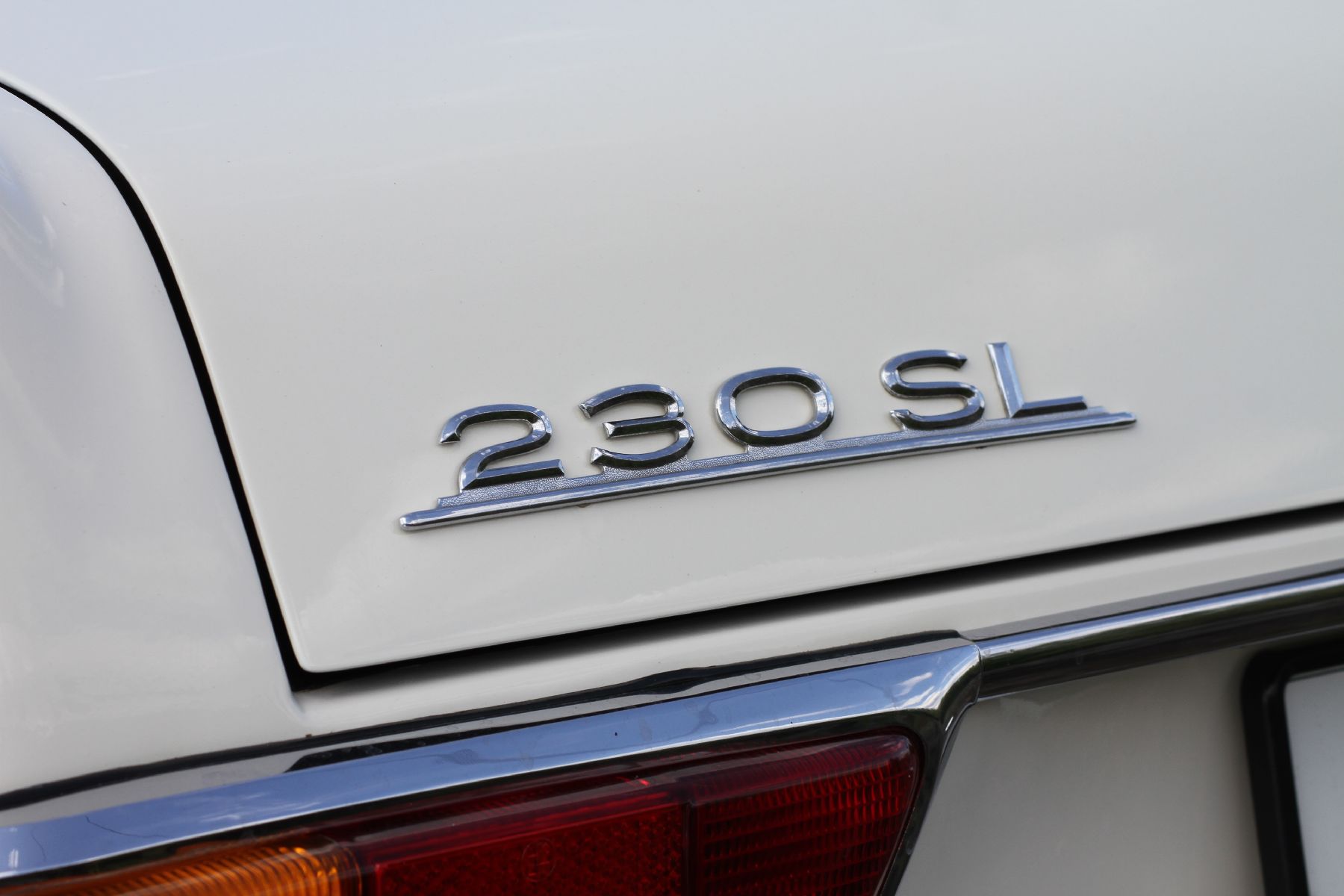 Detail j: Mercedes-Benz 230 SL Pagode, Fahrgestellnummer: 11304210006621, EZ 10/1964, Laufleistung 45.988 km abgelesen, HU 05/2021, H-Zulassung, 110 kW/150 PS, ...