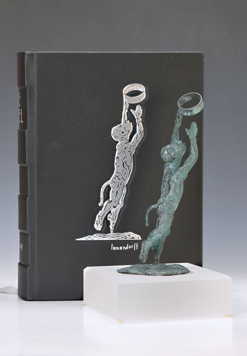 Jörg Immendorff, 1945 Bleckede-2007 Düsseldorf, Die Bibel, Sonderausgabe mit Bronze Affe mit Ring, beide num. 201/998, Bibel mit dreiseitigem ...