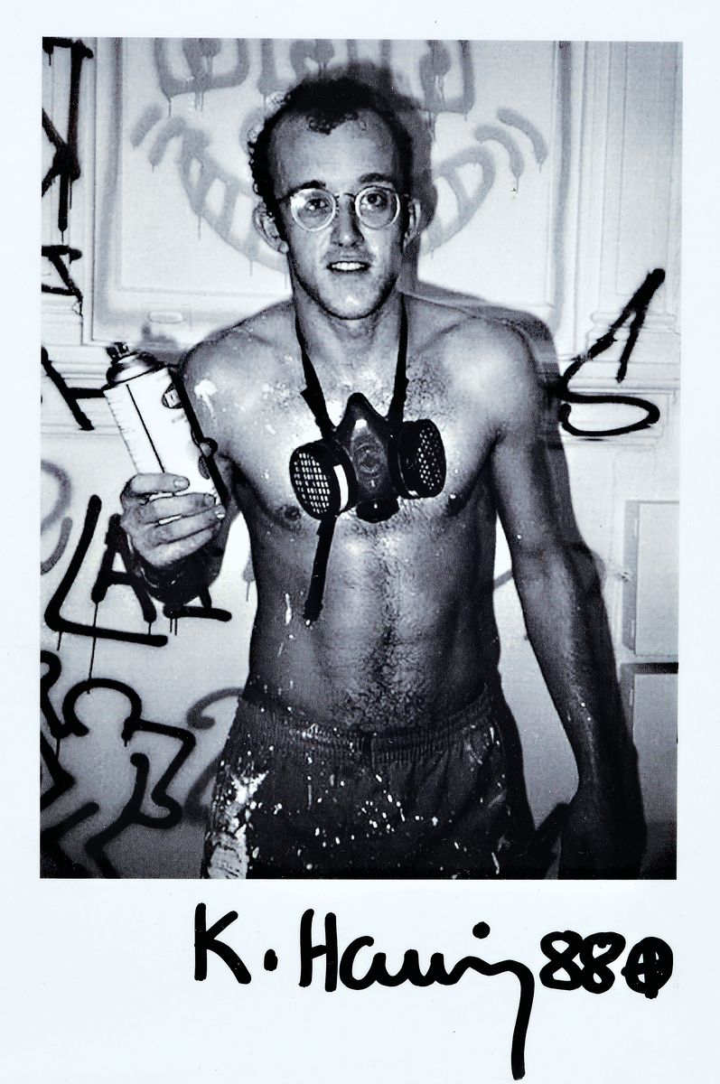 Keith Haring, 1958 Reading-1990 New York City, Foto vom Künstler, handsigniert und datiert (19)88, Pop Shop Soho NYC, ca. 13.5x10.5cm/21x16cm, unter ...