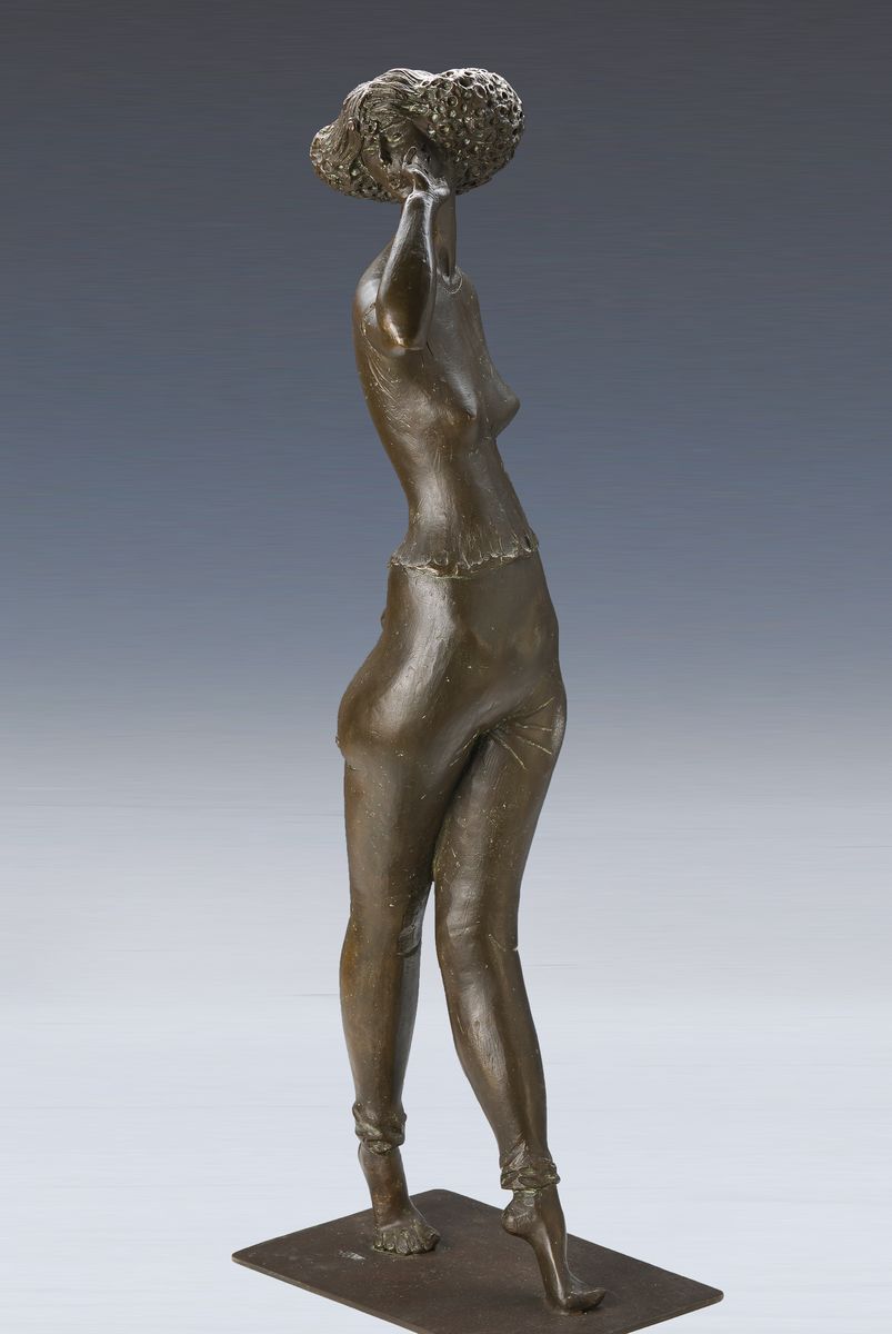 Gerd Ruwe, 1926-1995, Bronzeskulptur, "Tschüss", große Frauendarstellung mit Zigarette, signiert hinteren Fuß Ruwe und Gießerstempel ...