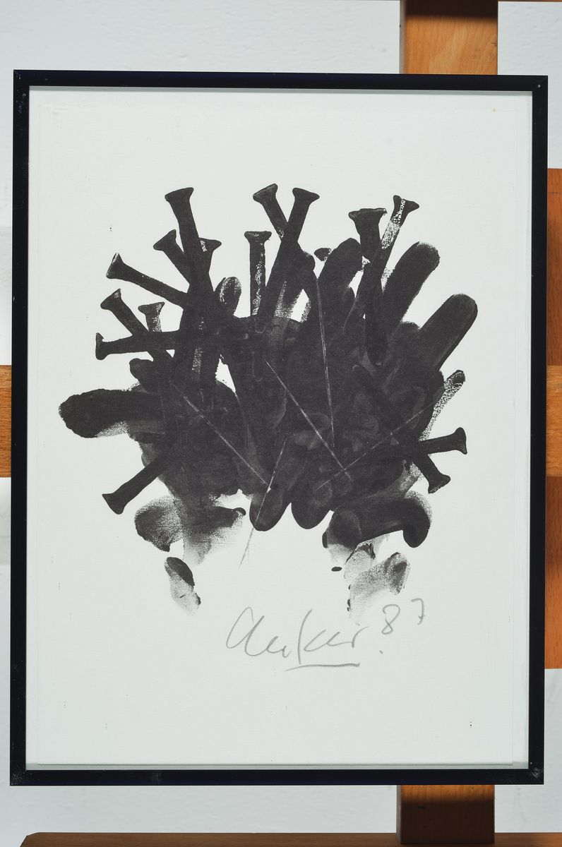 Detail k: Günther Uecker, geb. 1930, Litho, Nagelbild, signiert und dat. 87, ca. 30 x 22 cm, unter Glas, Rahmen: 32 x 23.5 cm