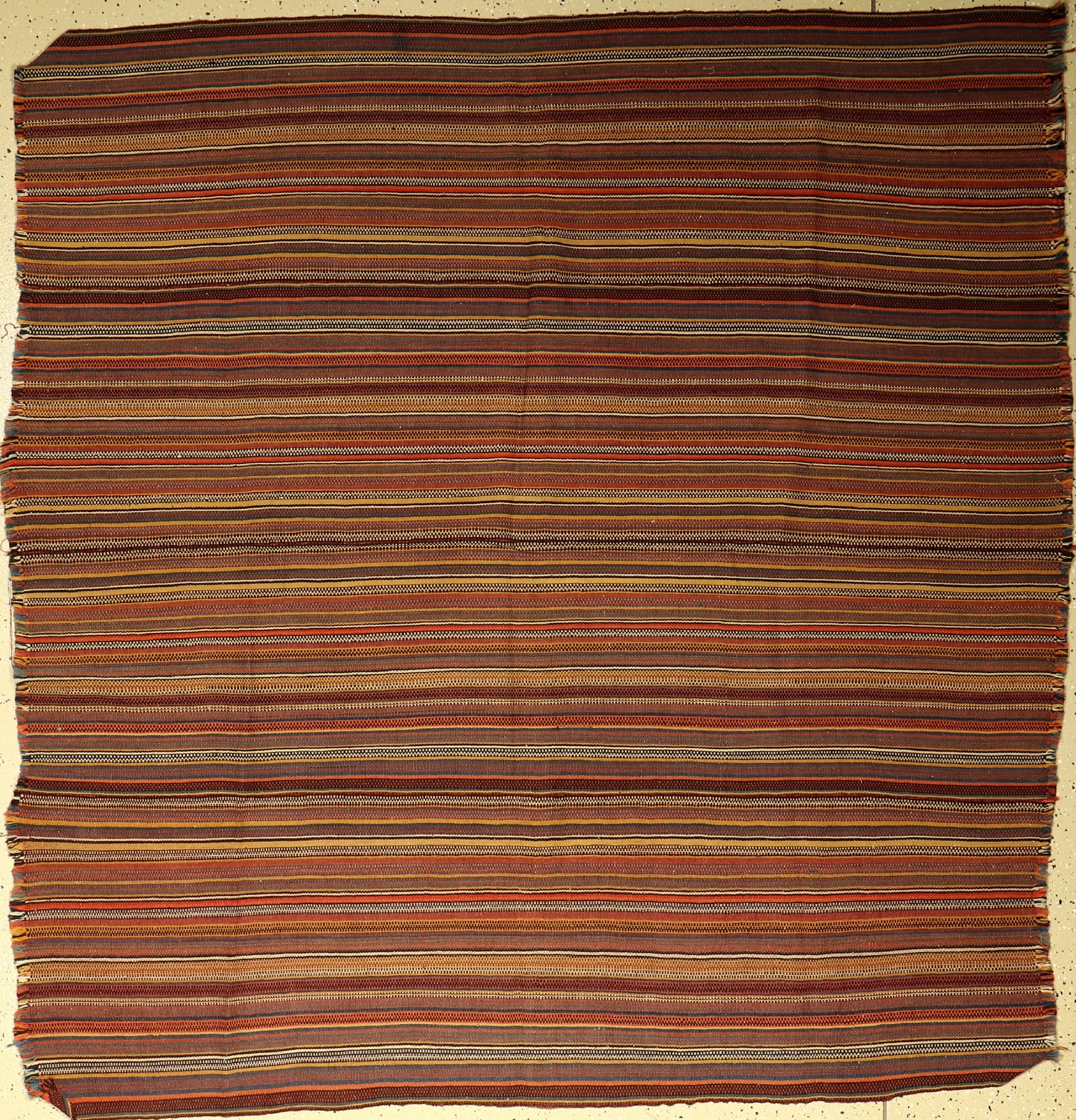 Djajim, Südpersien, um 1920, Wolle auf Wolle, ca. 181 x 171 cm, EHZ: 2-3