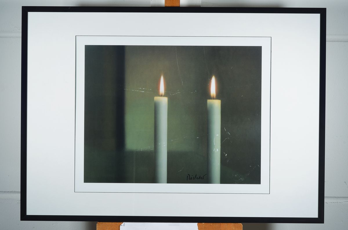 Detail k: Gerhard Richter, geb. 1932, Offset auf dünnem Karton, matt glänzender Karton, "2 Kerzen", 1982, handsigniert, Blattgr. 61 x 67 cm, Rahmen ...