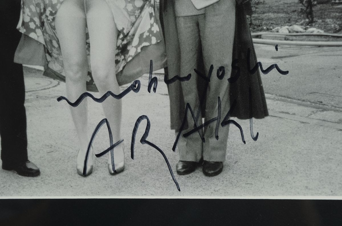 Detail a: Nobuyoshi Araki, geb. 1940, Offset auf Karton, handsigniert, ca. PP. 23 x 31 cm, Rahmen: 45 x 45 cm