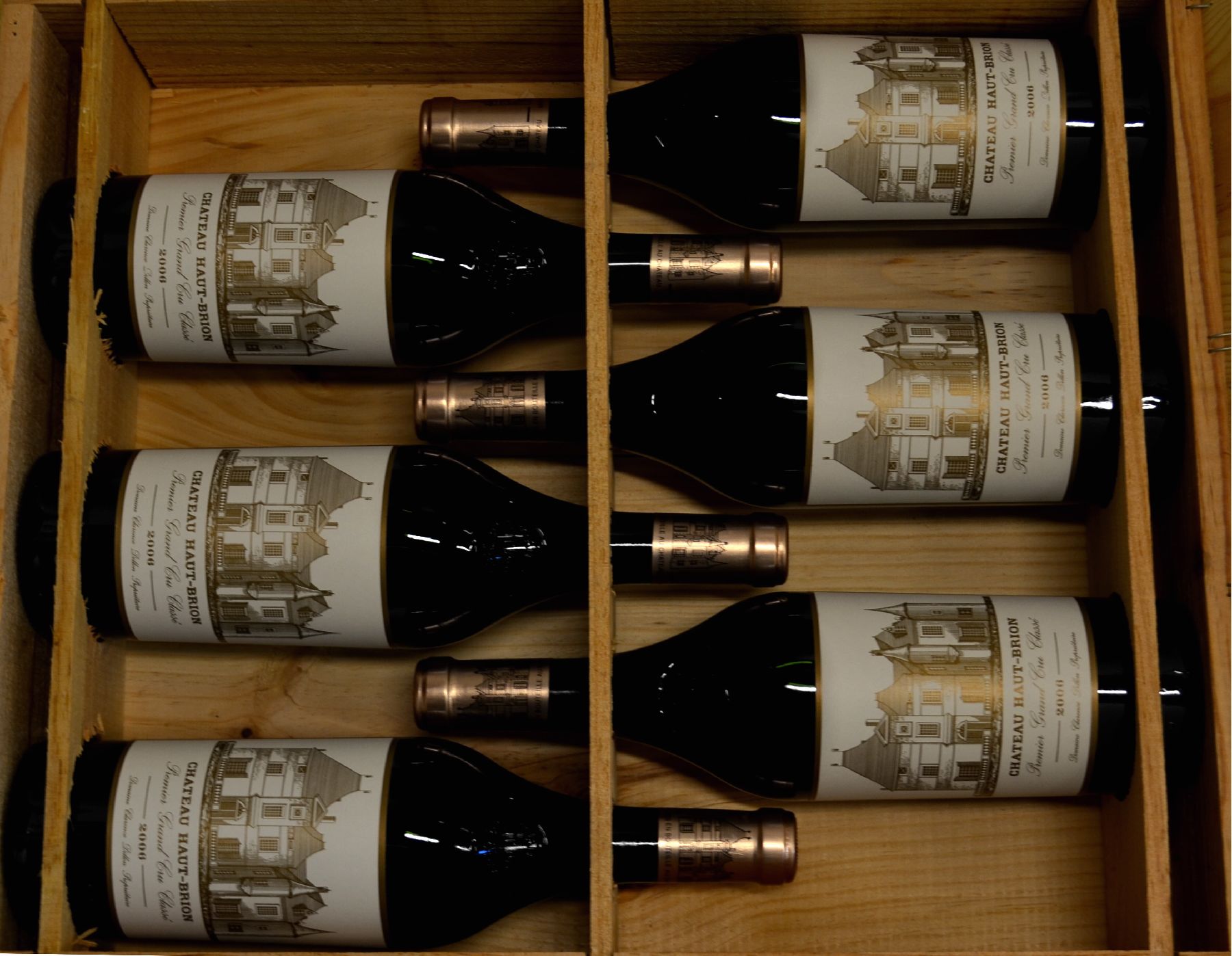 Detail b: 6 Flaschen 2006 Chateau Haut-Brion, Pessac-Leognan, Premier Grand Cru Classe, je 75 cl, 14,5 % Vol., Abstände zwischen Kapsel und Wein: ca. 1 cm, ...