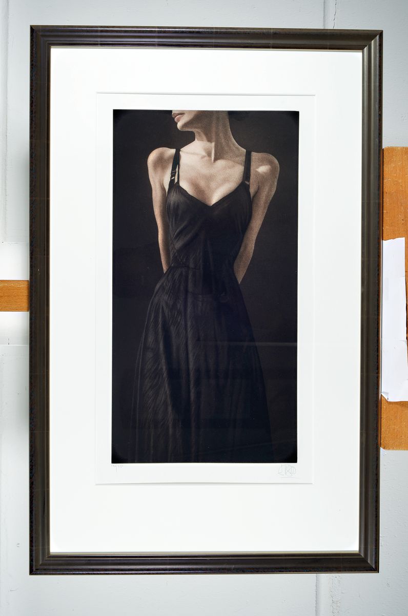 Detail k: Willi Kissmer, 1951-2018, Stehende, Farblithographie, handsigniert, num. 173/250, ca. 57x30cm, PP, u.Gl., R. ca. 89x57cm