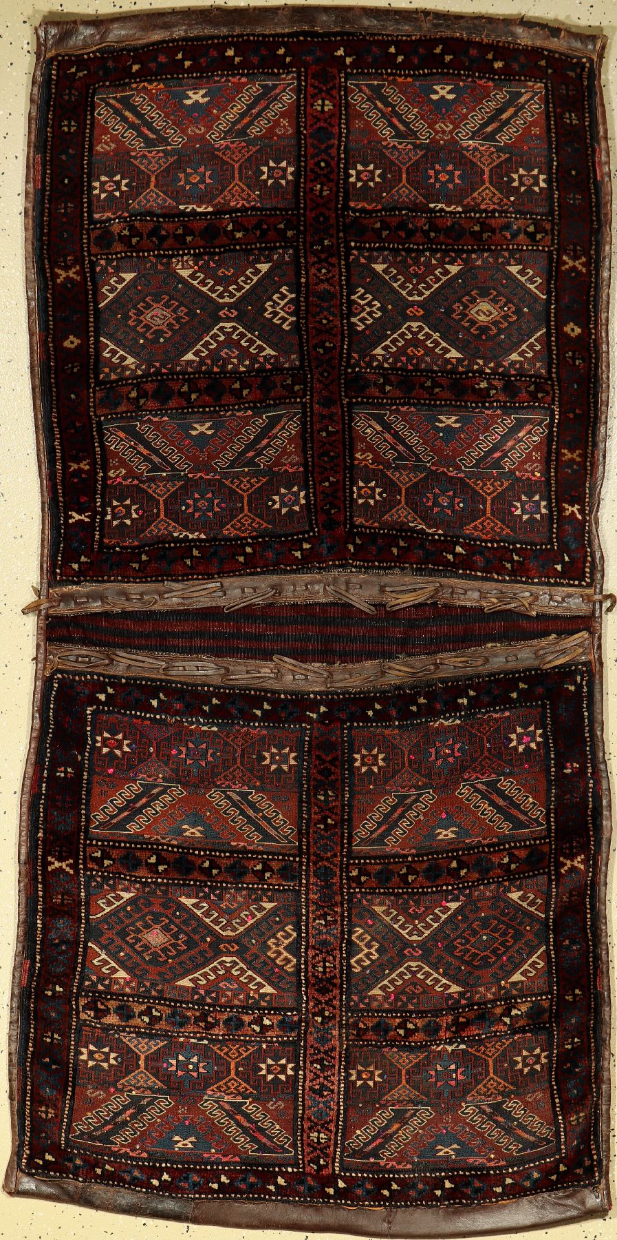 Dopelttasche(Leder aufstz), Türkei, um 1930/1940, Wolle auf Wolle, ca. 200 x 100 cm, EHZ: 2