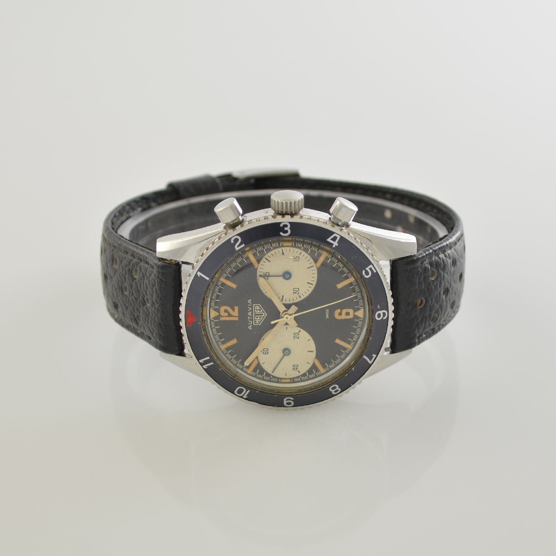 HEUER Autavia sehr seltener & früher Schaltradchronograph Referenz 3646 mit Zifferblatt aus der ersten Serie, Geh.-Nr. 52278, Schweiz um 1963, ...
