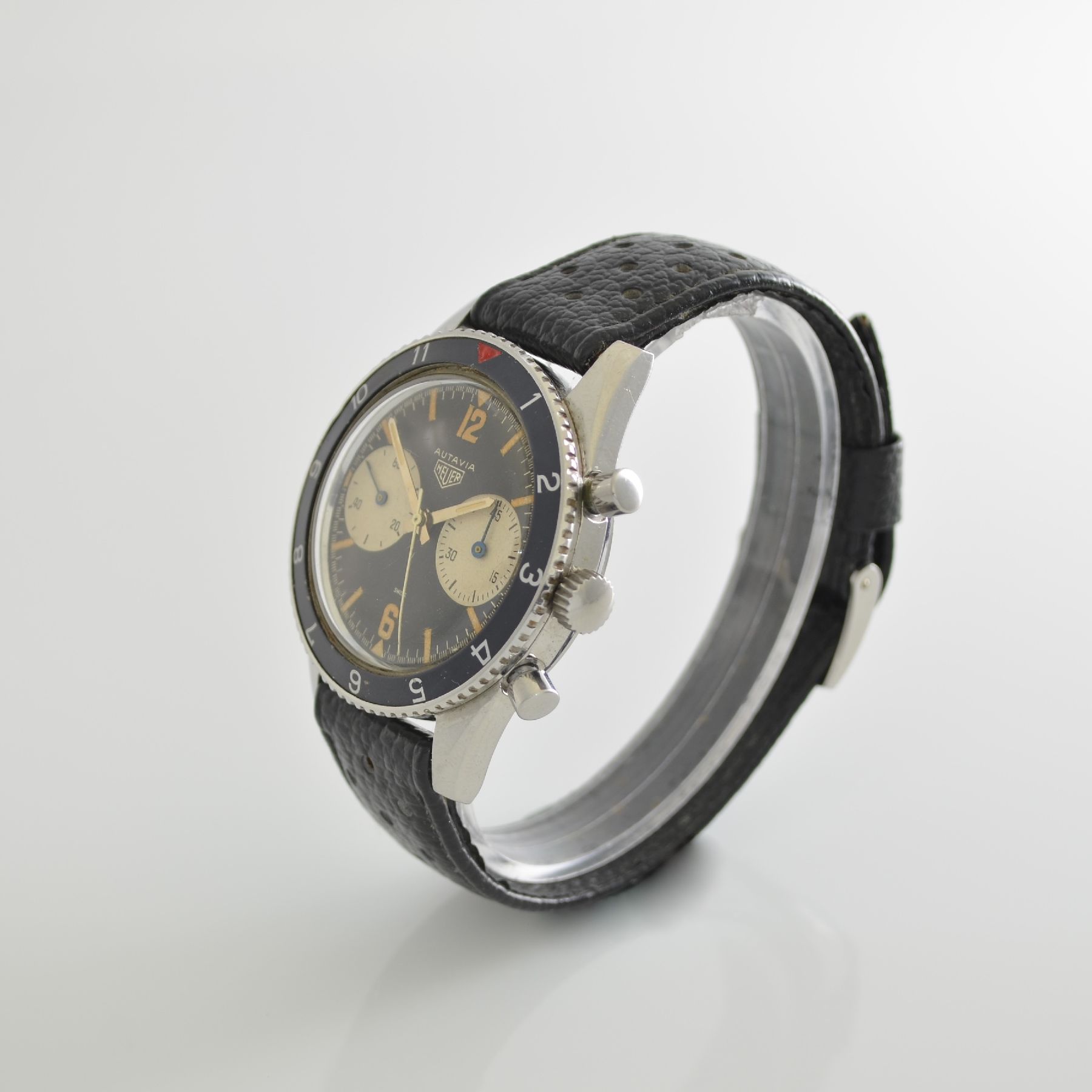 Detail b: HEUER Autavia sehr seltener & früher Schaltradchronograph Referenz 3646 mit Zifferblatt aus der ersten Serie, Geh.-Nr. 52278, Schweiz um 1963, ...