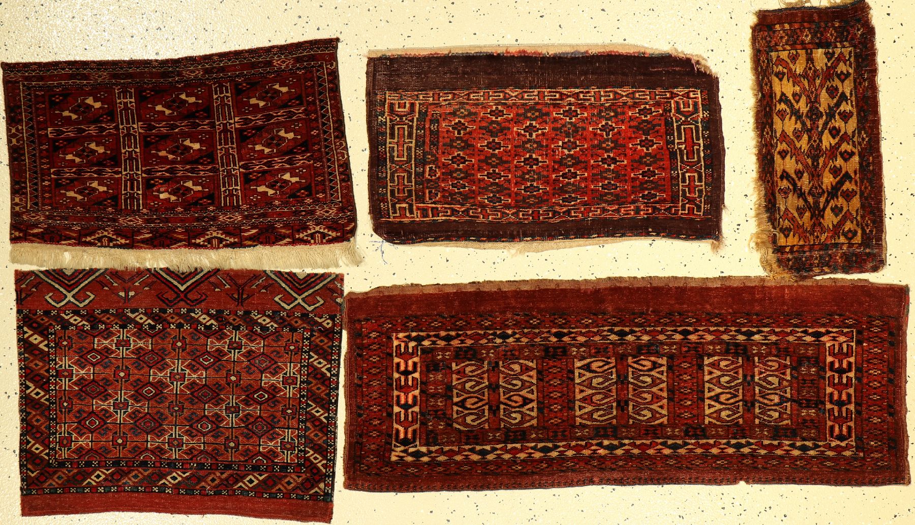 Konvulut aus 5 Lots,Yomud Göklan Taschenfront um 1900 58x45cm,Tekke Mafrash Teil um 1900 63x35cm,Yomud Torba um 1900 102x37cm,Yomud Tascheum 1900 ...
