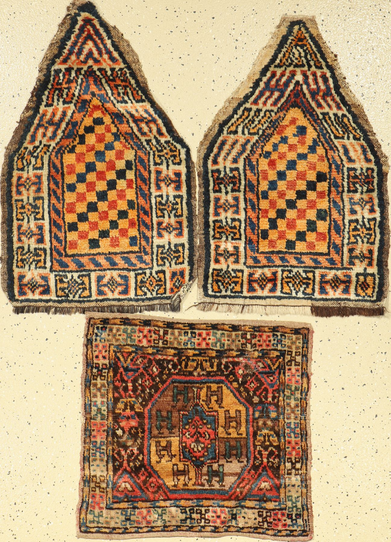 Konvulut aus 3 Lots, 1 paar Gabbeh Mafrash Teile um 1930 78x49cm, Khorassan Kordi Taschenfront 57x44cm