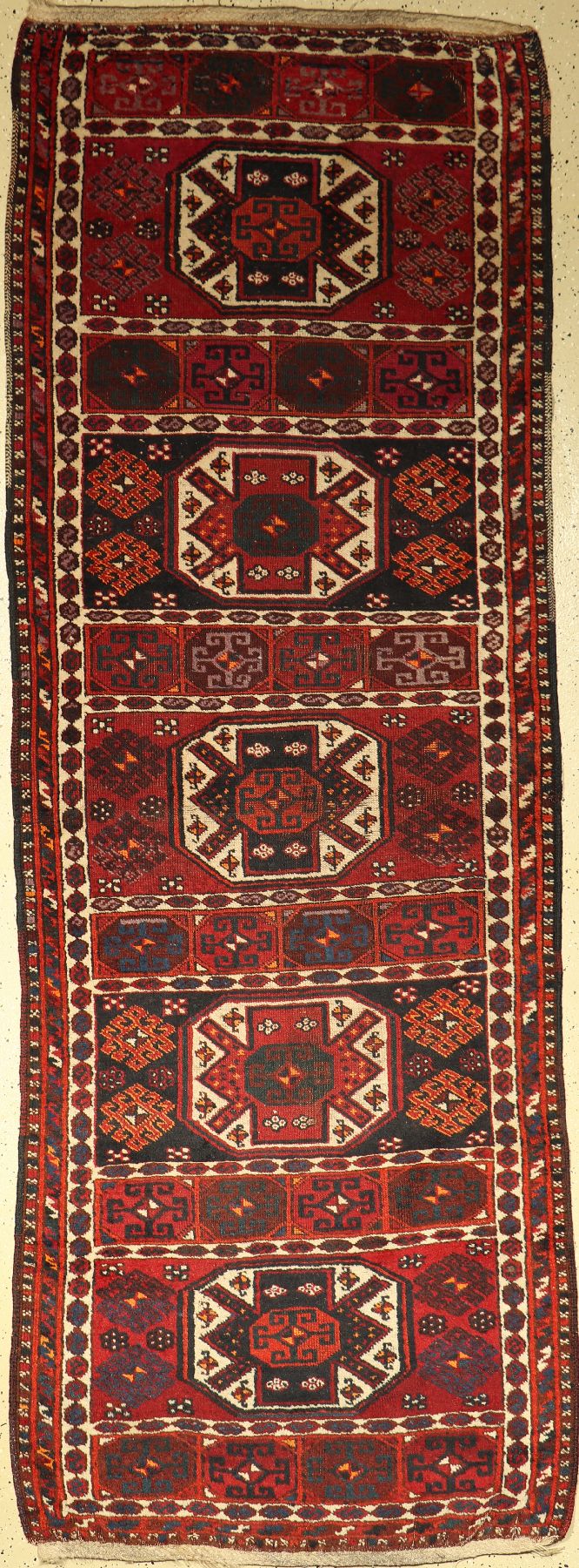 Yörück alt, Türkei, ca. 70 Jahre, Wolle aufWolle, ca. 290 x 103 cm, EHZ: 4