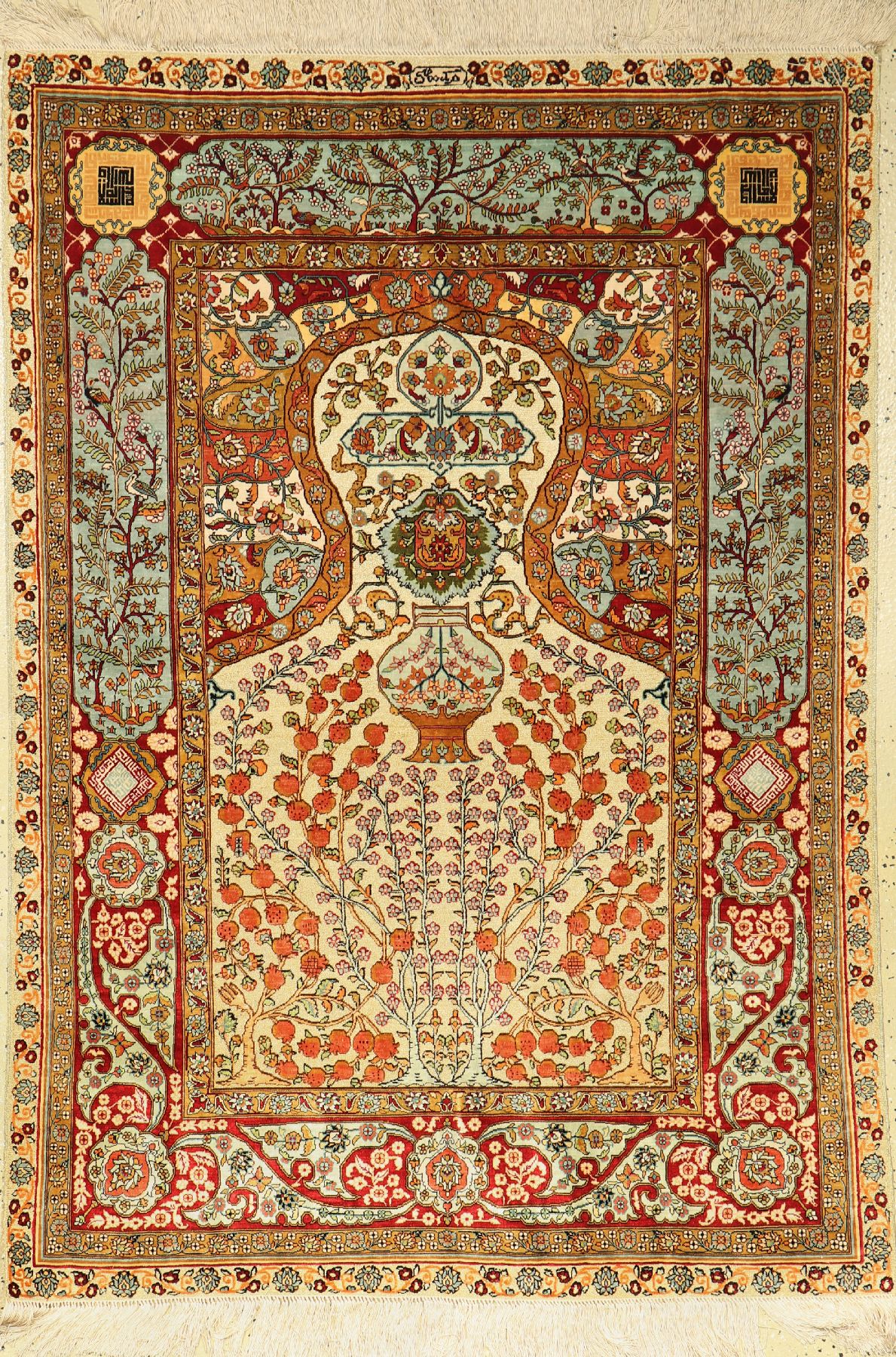 Hereke Seide fein, China, ca. 40 Jahre, reine Naturseide, ca. 152 x 107 cm, EHZ: 2, (Metallbroschiert).