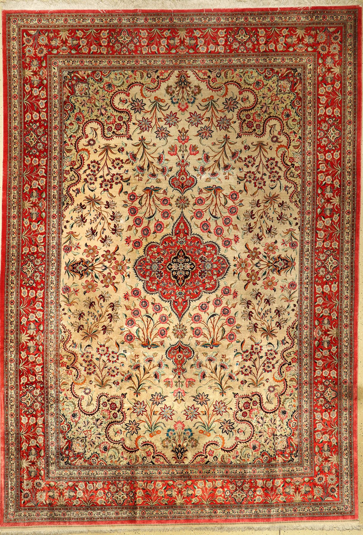 Ghom Seide, Persien, ca. 50 Jahre, reine Naturseide, ca. 358 x 248 cm, Reinigungsbedürftig, EHZ: 2-3
