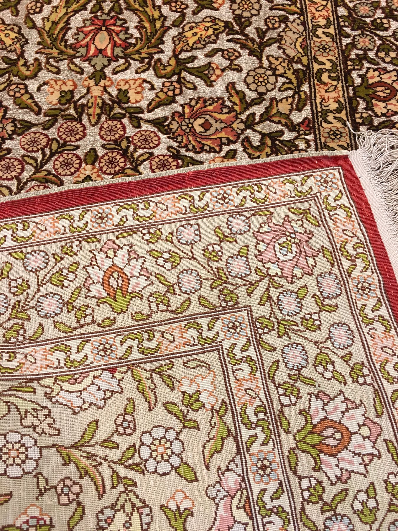 Detail g: Feiner Seiden Hereke alt (Signiert), Türkei, um 1960, reine Naturseide mit Metallgrund. Elegantes allover Muster auf metallbroschierten Grund, ca. ...