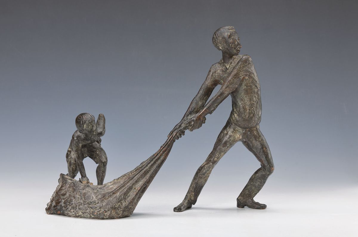 Jürgen Ebert, geb. 1954, Bronze, Fischer und Sohn mit Netz, signiert am Netz, ca. 38 x 35 x 20 cm