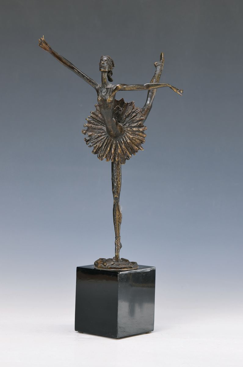 Amri Aminov, geb. 1966, Balet-Tänzerin, an der Platte signiert Amri 1996 Paris, 6/8, H. 37.5 cm/ 27 cm