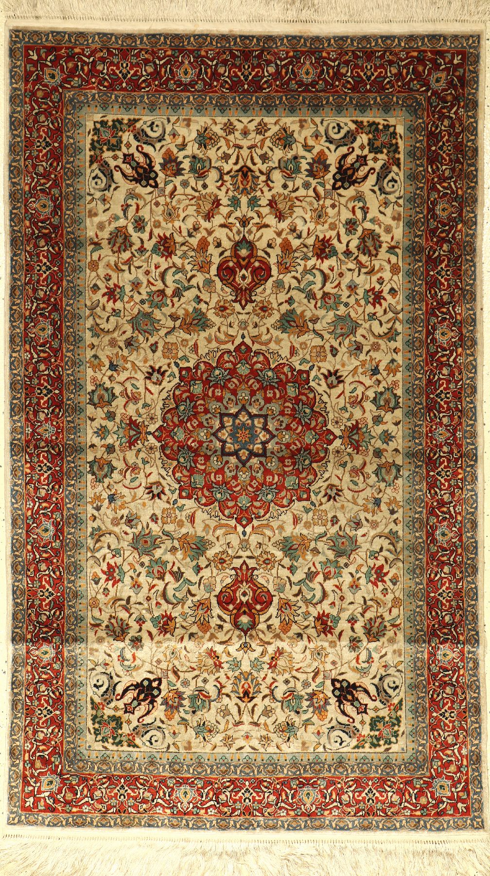 Seiden Täbriz alt, China, ca. 30 Jahre, reine Naturseide, ca. 158 x 93 cm, EHZ: 2-3