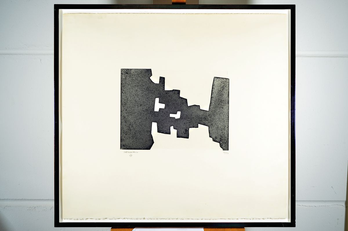 Detail k: Eduardo Chillida, 1924-2002, Agindu II, Radierung von 1969, handsigniert und num. 38/50, ca. 30x40cm, Blattgr. ca. 75x82cm, u.Gl., R. ca. 82x88cm
