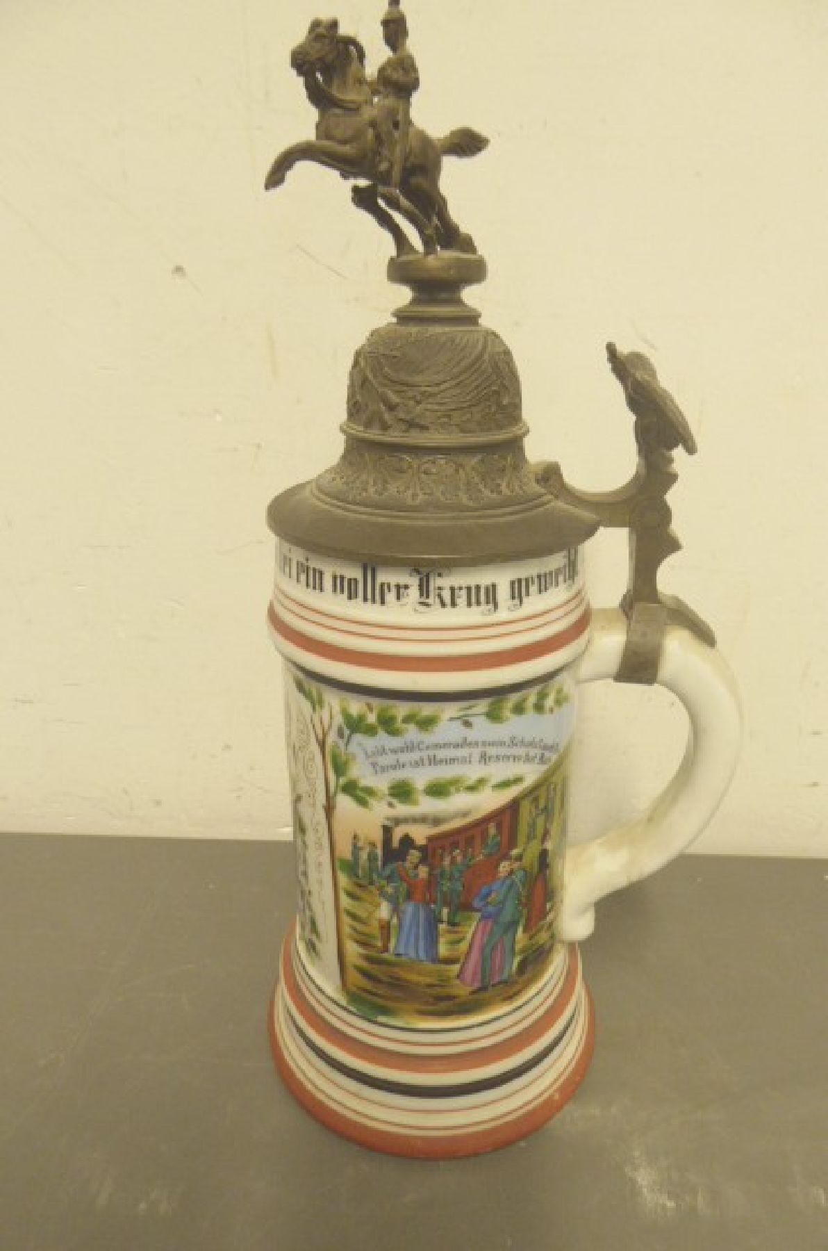 Detail b: Reservistenkrug, 2.Esc.Jäg.Pferd Combiniert Reg. Bäy. z. Pferd i. Posen 1899 - 1902, Porzellan, lithographiert und ausgemalt, Zinndeckel mit ...