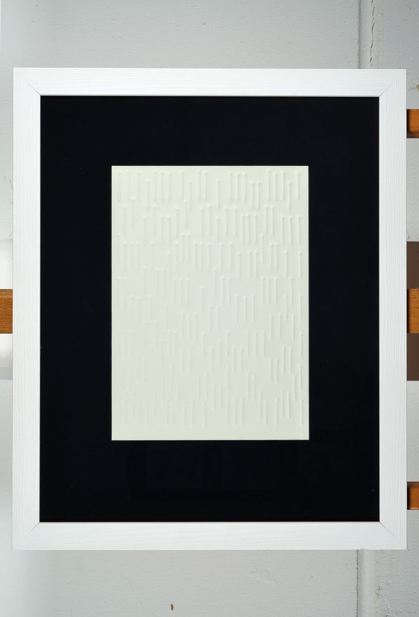 Detail k: Günther Uecker, geb. 1938, Präge-druck Nägel,handsigniert, rückseitig und dat- 75, ca. 32 x 23 cm, unter Glas, Rahmen: 55 x 45.2 cm