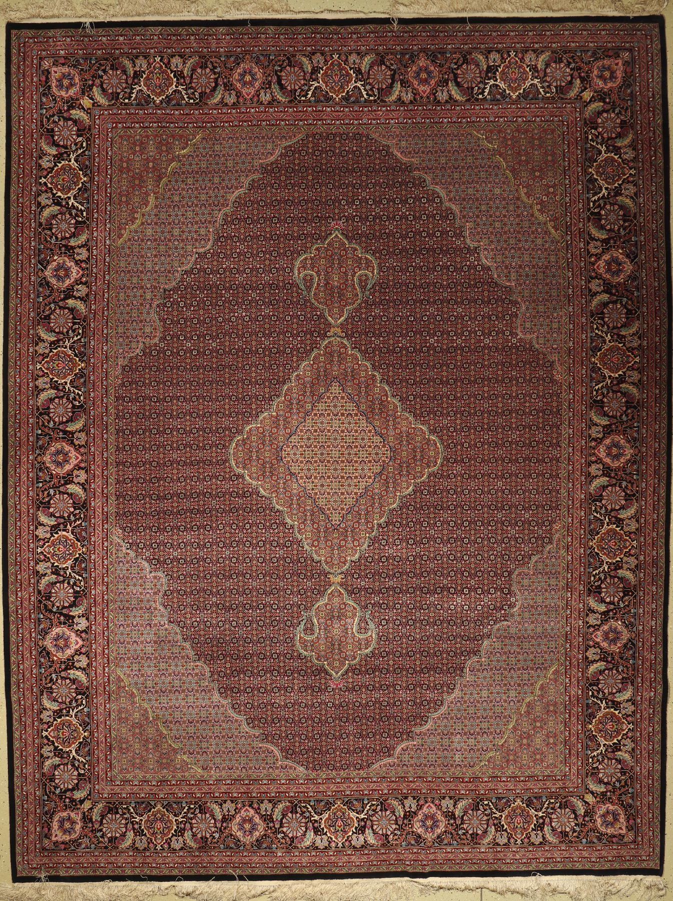 Täbriz fein, China, ca. 30 Jahre, Korkwollemit und auf Seide, ca. 405 x 312 cm, EHZ: 2