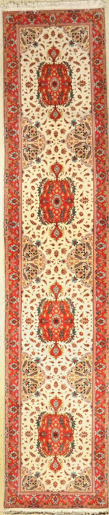 Feiner Täbriz, Persien, ca. 30 Jahre, Korkwolle mit Seide, ca. 386 x 83 cm, EHZ: 2