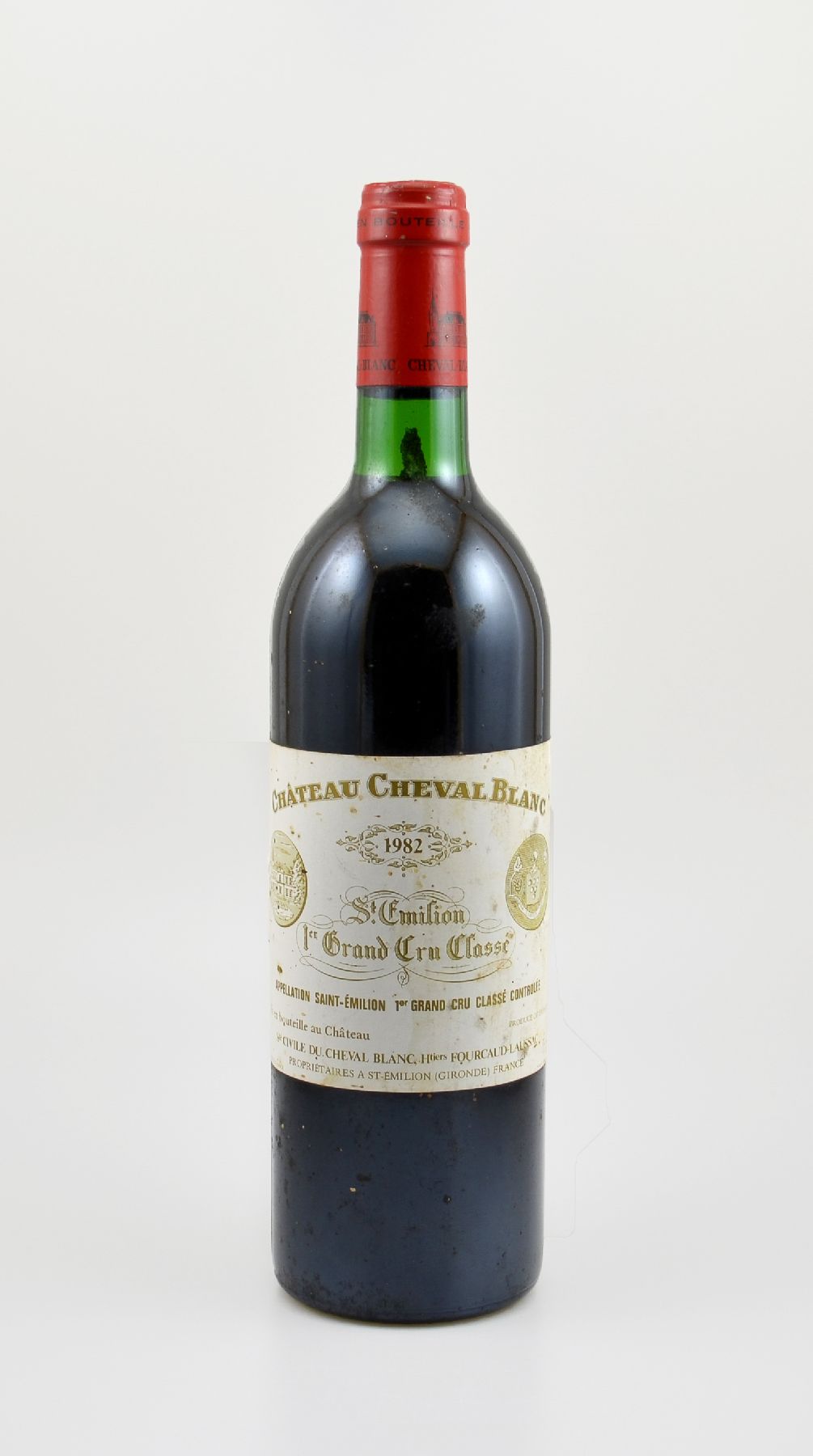 1 Flasche 1982 Chateau Cheval Blanc, Saint-Emilion, 1er Grand Cru Classe, ca. 75 cl, Füllstand: top shoulder, Etikett l. beschmutzt, unverkostet, 98 ...