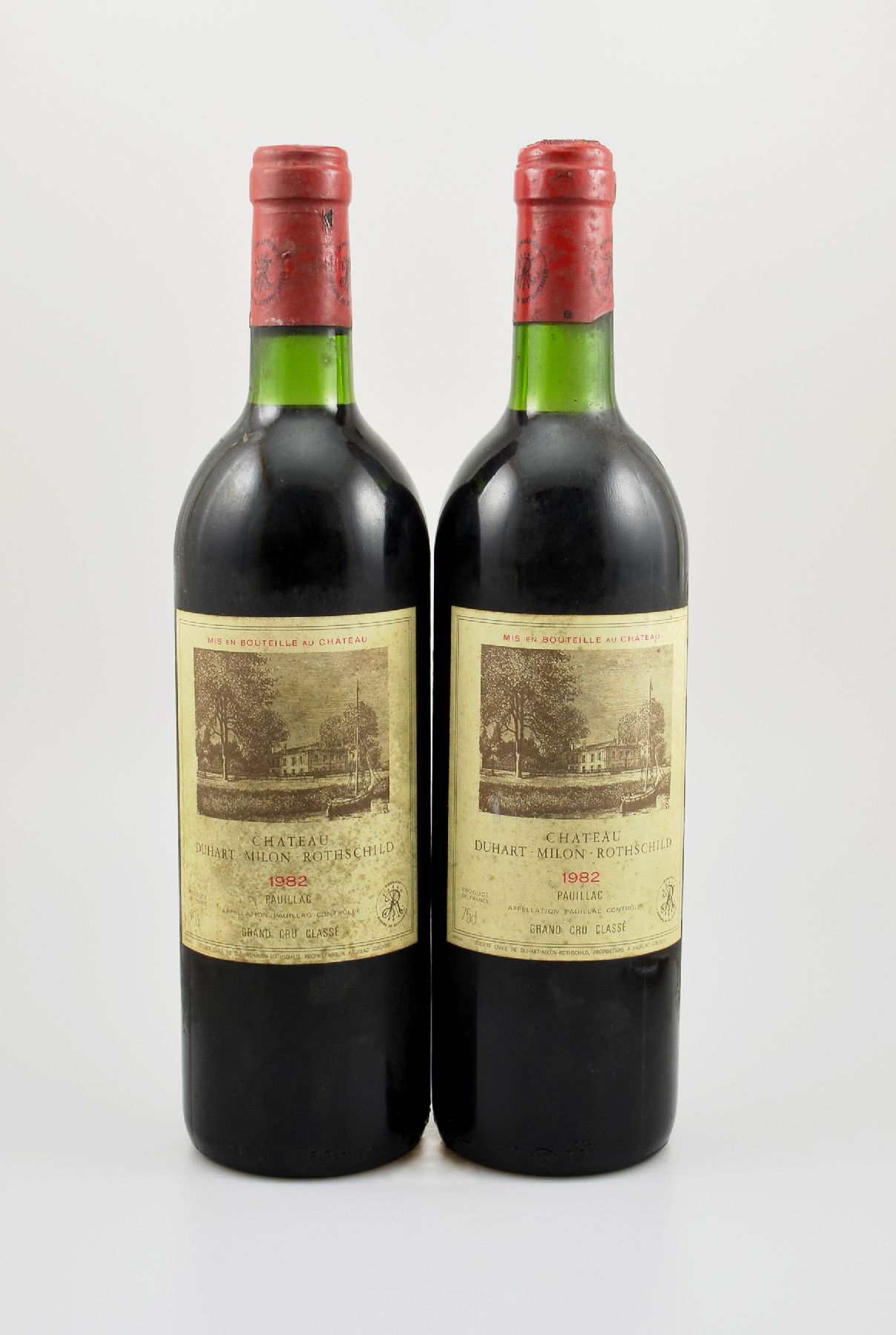 2 Flaschen 1982 Chateau Duhart-Milon -Rothschild, Pauillac, Grand Cru Classe, je ca. 75 cl, Füllstände: je ca. top shoulder, Etiketten l. ...