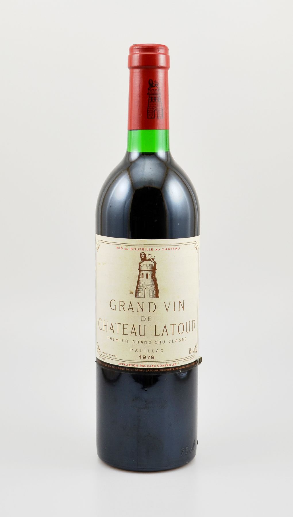 1 Flasche 1979 Chateau Latour, Pauillac, Premier Grand Cru Classe, ca. 75 cl, Füllstand: ca. into neck, Etikett min. beschmutzt, unverkostet, ...