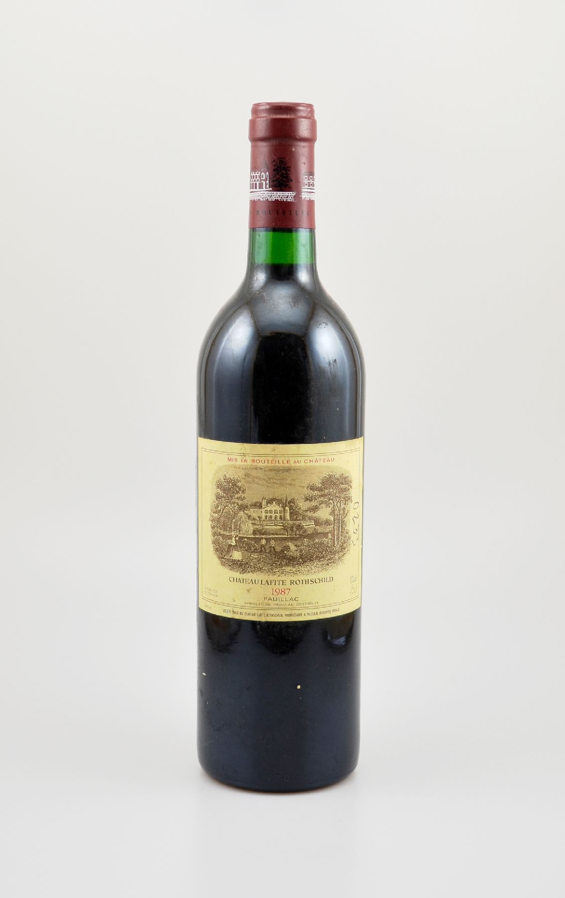 1 Flasche 1987 Chateau Lafite Rothschild, Pauillac, Premier Grand Cru Classe, ca. 75 cl, 12 % Vol., Füllstand: ca. into neck, Etikett l. beschmutzt, ...