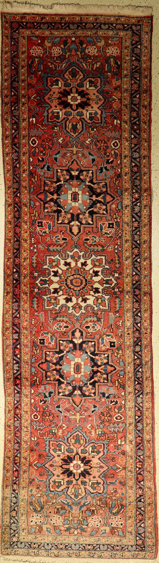Heriz Läufer, Persien, ca. 50 Jahre, Wolle auf Baumwolle, ca. 342 x 94 cm, EHZ: 3(verblasste Stellen)