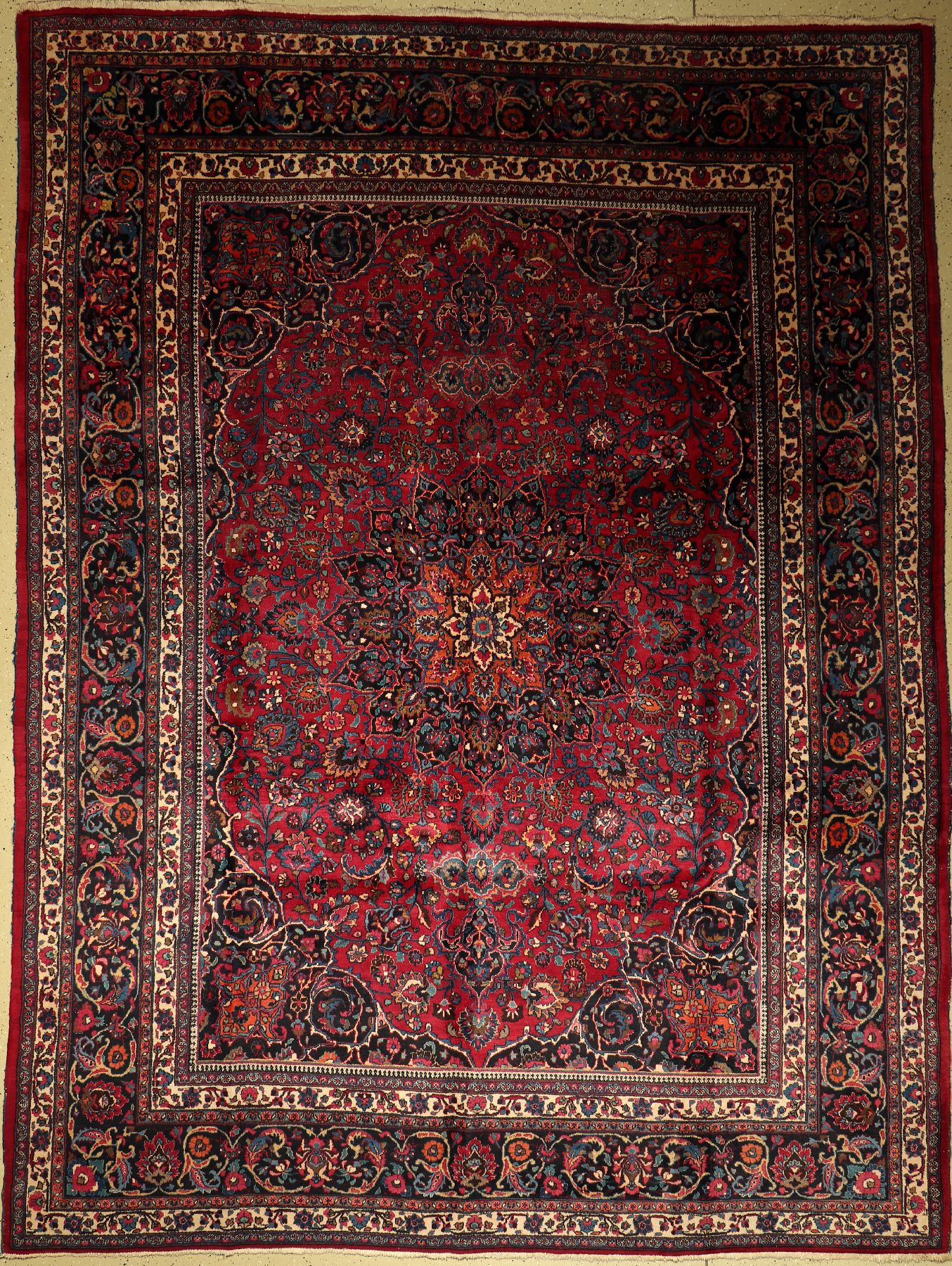 Mesched, Persien, ca. 50 Jahre, Wolle auf Baumwolle, ca. 398 x 298 cm, EHZ: 4(bemalter Grund Stelleweise)