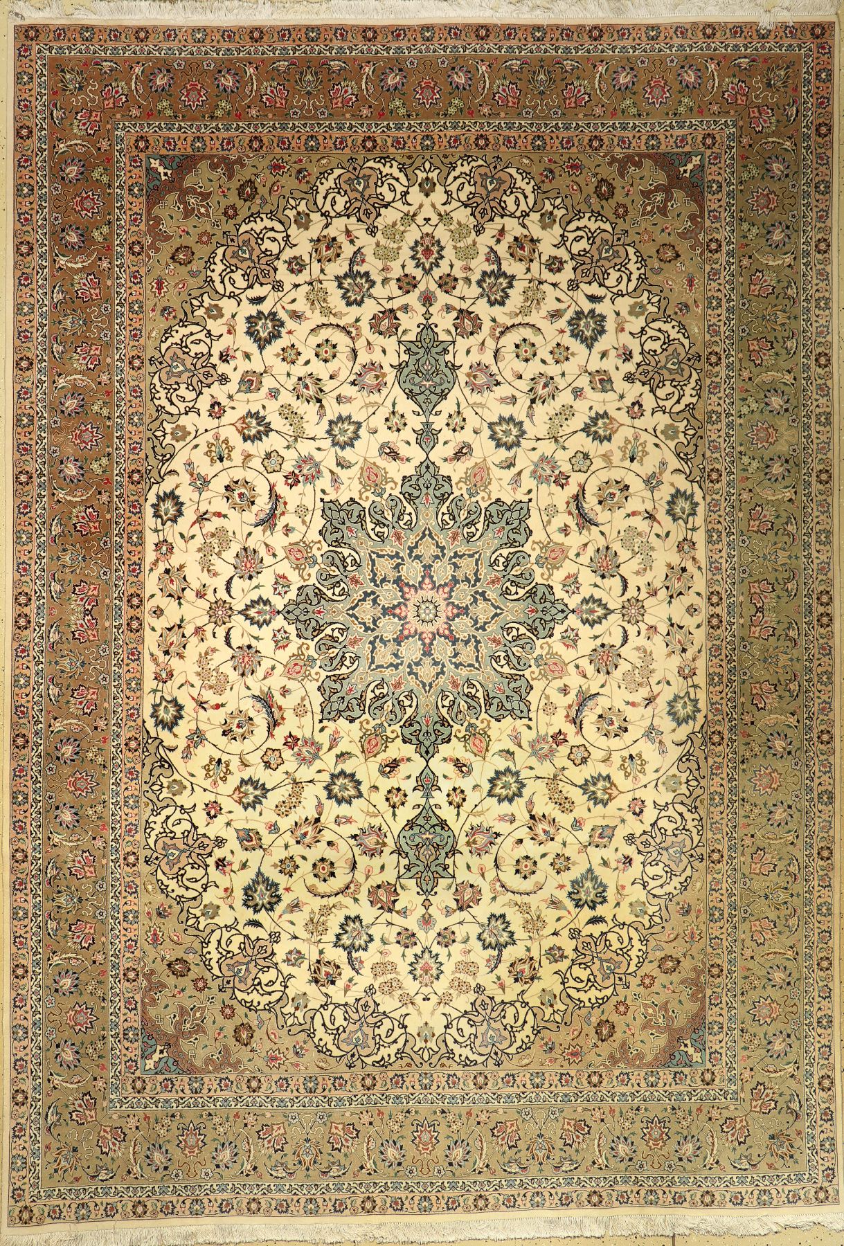Täbriz fein 50 raj, Persien, ca. 40 Jahre, Korkwolle, ca. 358 x 247 cm, Mottenfraß, EHZ: 3(verblasst)