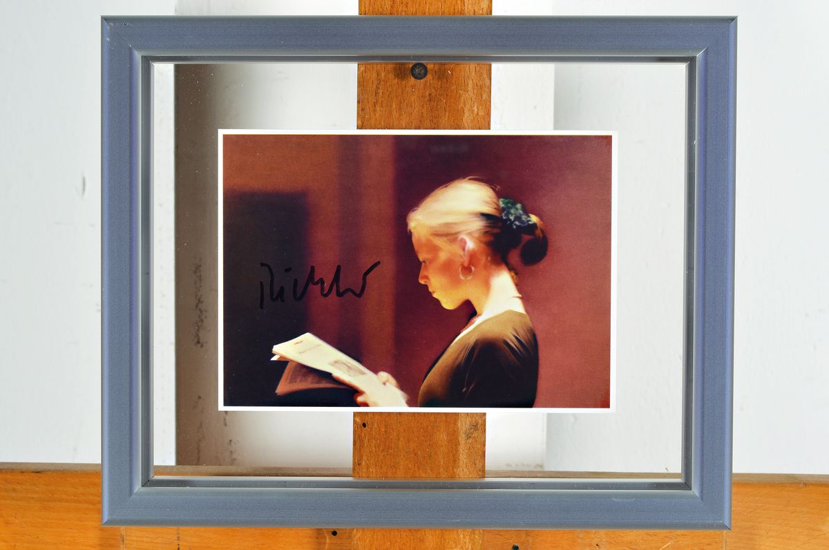 Detail k: Gerhard Richter, geb. 1932, "Lesende", Kunstpostkarte, handsign., zwischen doppelten Plexiglas gerahmt, gesamt ca. 19x23 cm