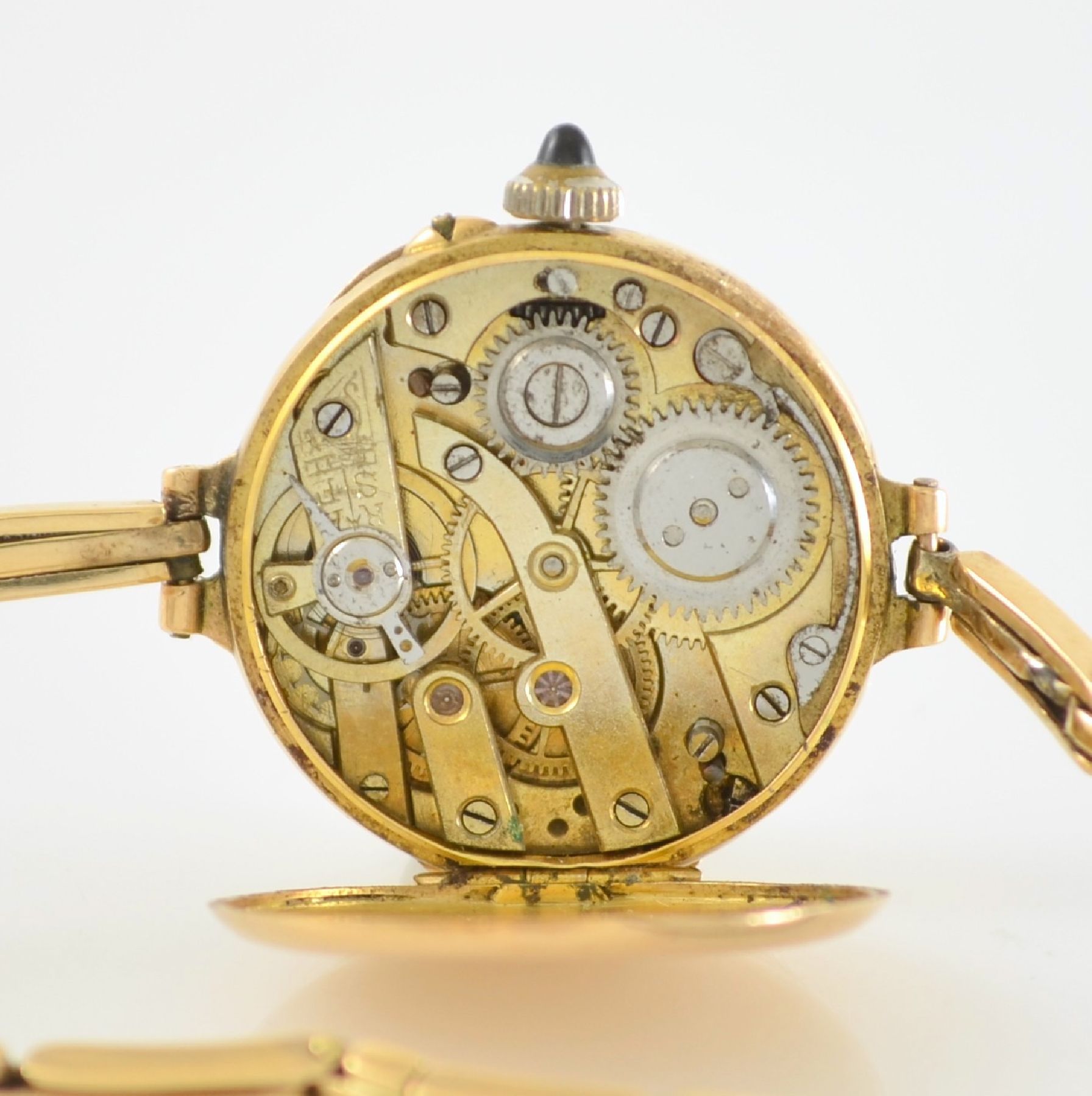 Detail f: Frühe Damenarmbanduhr in RG 585/000, Schweiz/Deutschland um 1905, 3-teil. Scharniergeh., Boden & Glasrand aufgedr., Lünette aufw. mit Diamanten ...