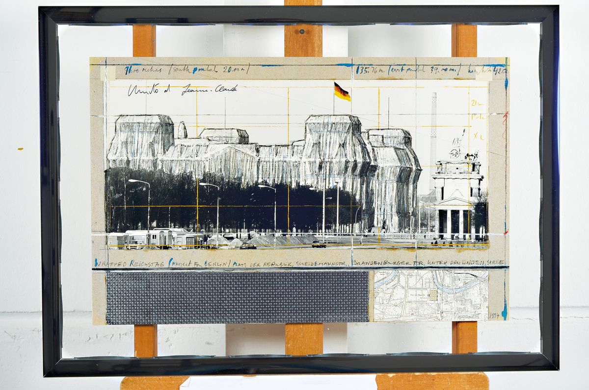 Detail k: Christo und Jeanne Claude, geb. 1935, "Wrapped Reichstag",Farboffset auf Karton, von beiden Künstlern handsigniert, zwischen doppeltem ...