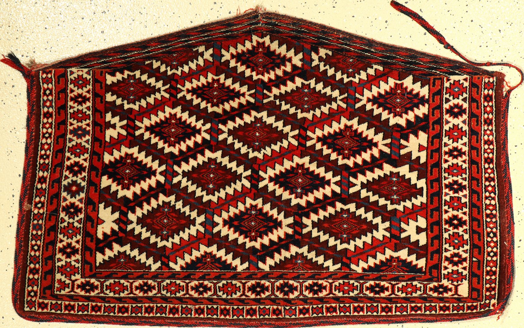 Asmalyk antik, Turkmenistan, um 1900, Wolleauf Wolle, ca. 115 x 73 cm, EHZ: 2-3