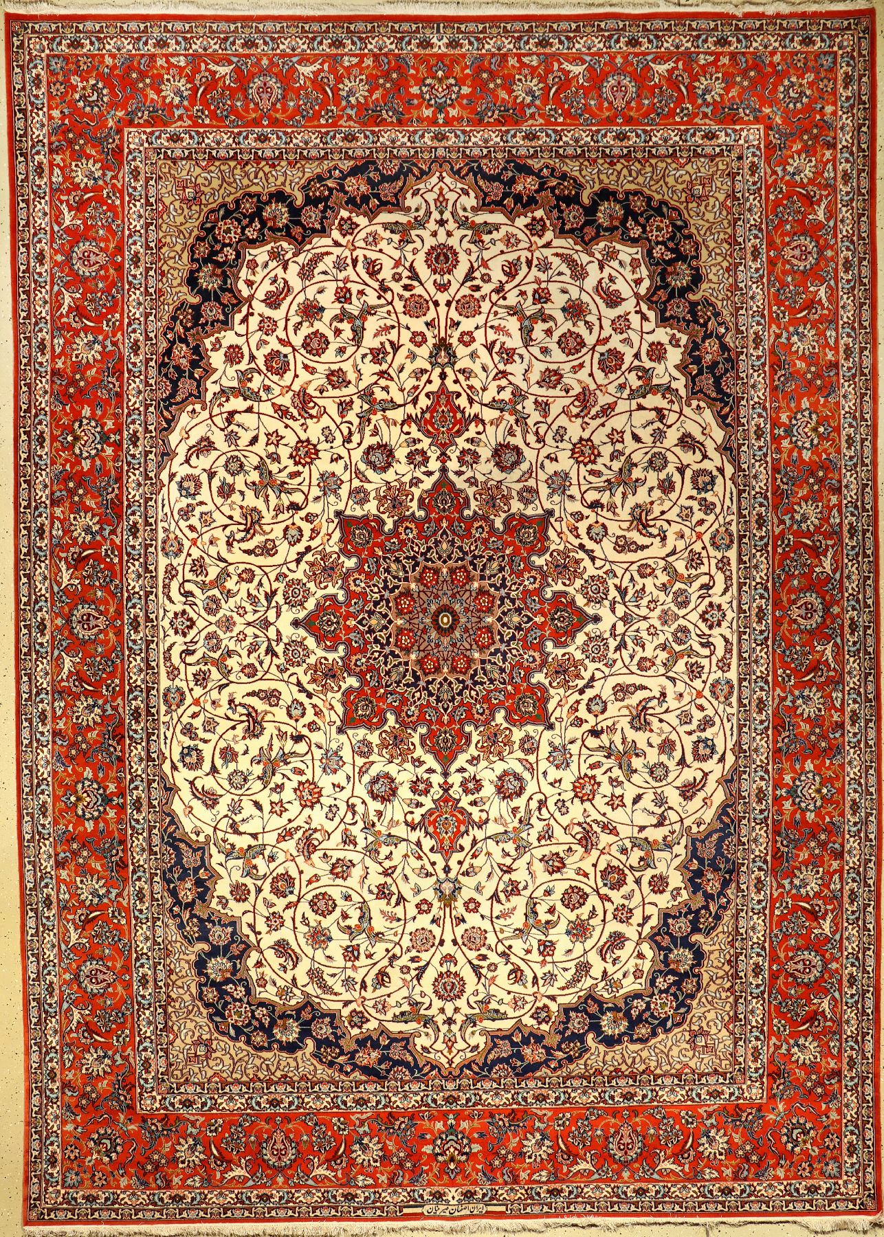Feiner Esfahan (Signiert), Persien, ca. 30 Jahre, Korkwolle auf Seide, ca. 359 x 255 cm, feine Qualität, harmonische Farben, EHZ: 2, edel und ...