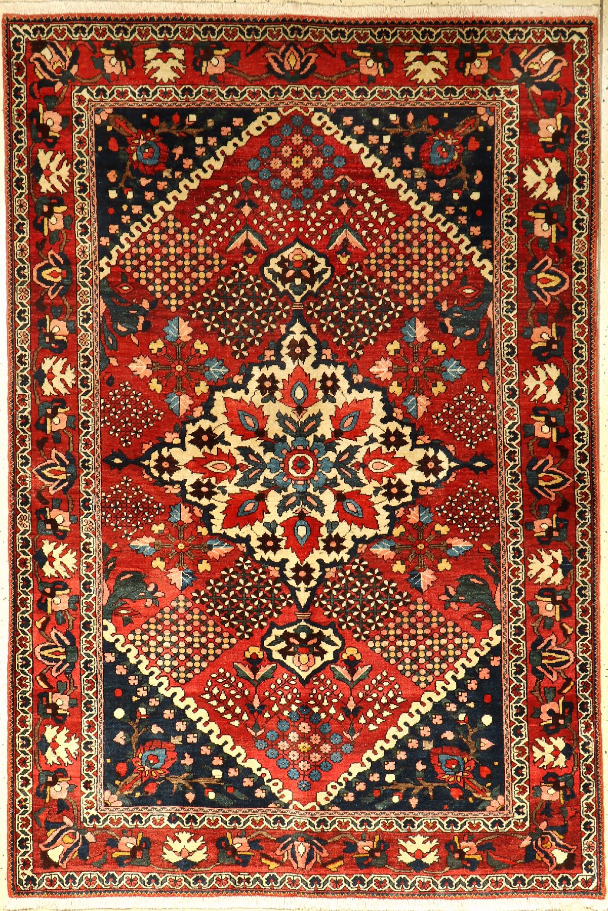 Bachtiar alt, Persien, ca. 60 Jahre, Wolle auf Baumwolle, ca. 209 x 140 cm, EHZ: 2-3, (fachkundig gereinigt)