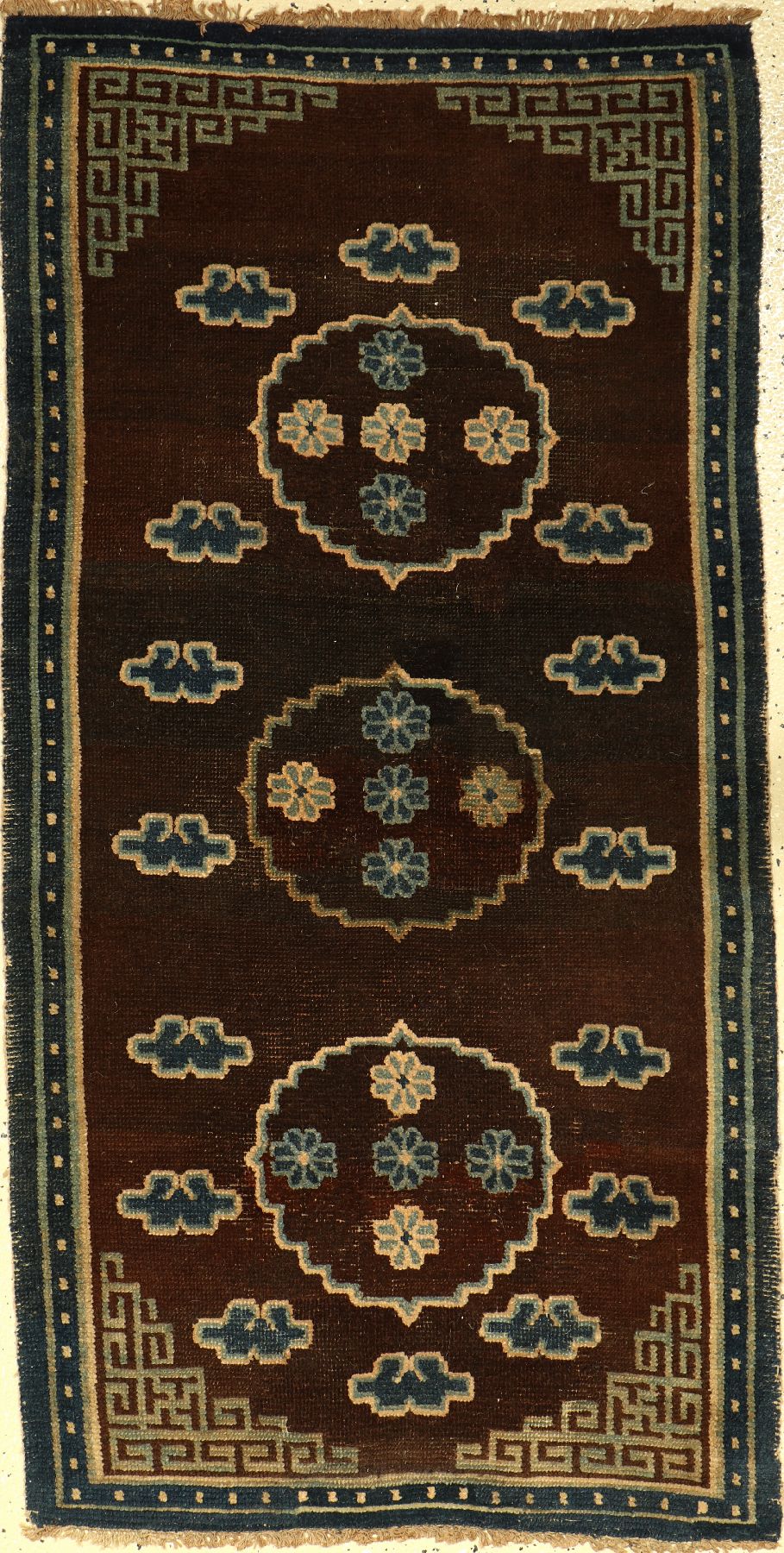 Tibetischer Meditationsteppich antik, Tibet, 19.Jhd., Wolle auf Wolle, ca. 136 x 70 cm, EHZ: 3-4. Aus der Sammlung Koos de Jong