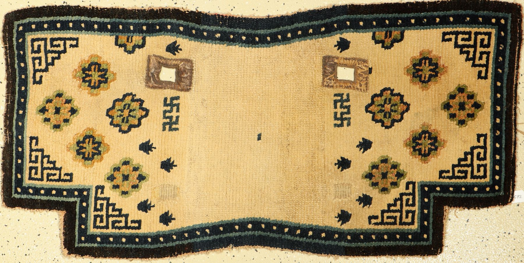 Tibetischer "Sattel" antik, (Publiziert), Tibet, 19.Jhd., Wolle auf Wolle, ca. 128 x 62 cm, Publiziert bei Koos de Jong, EHZ: 3