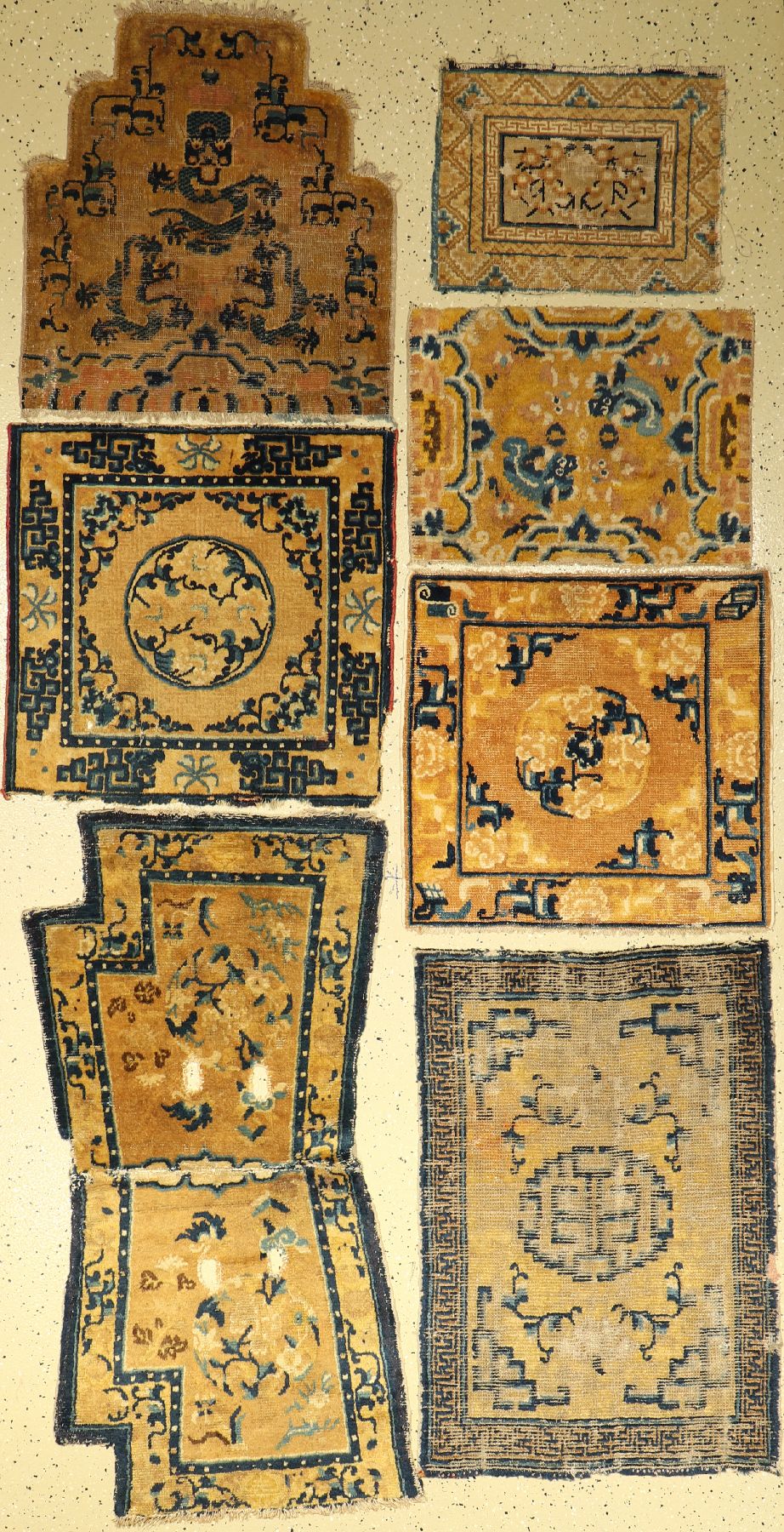 (7 Lots) 4x Ning-Hsia Sitzmatten 1 Ning-Hsia Thronsitzmatte 2x Ning-Hsia Sattel antik, China 18/19.Jhd., Wolle/Baumwolle, aus der Sammlung Koos de ...