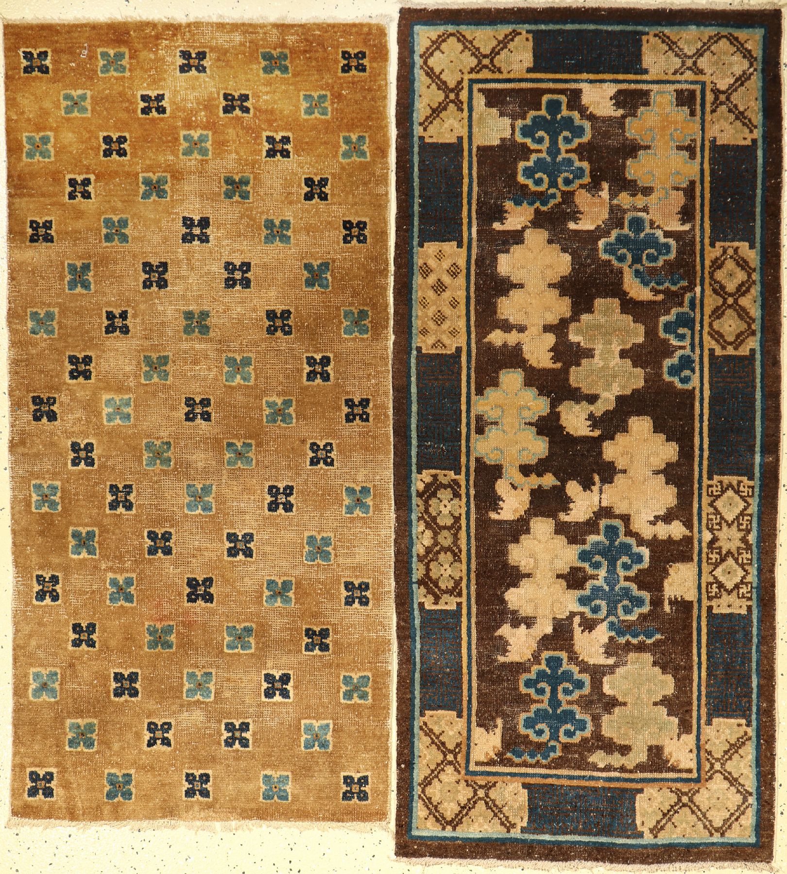 (2 Lots) Chinesische Teppiche antik, China, 19.Jhd., Wolle/Baumwolle, aus der Sammlung Koos de Jong.