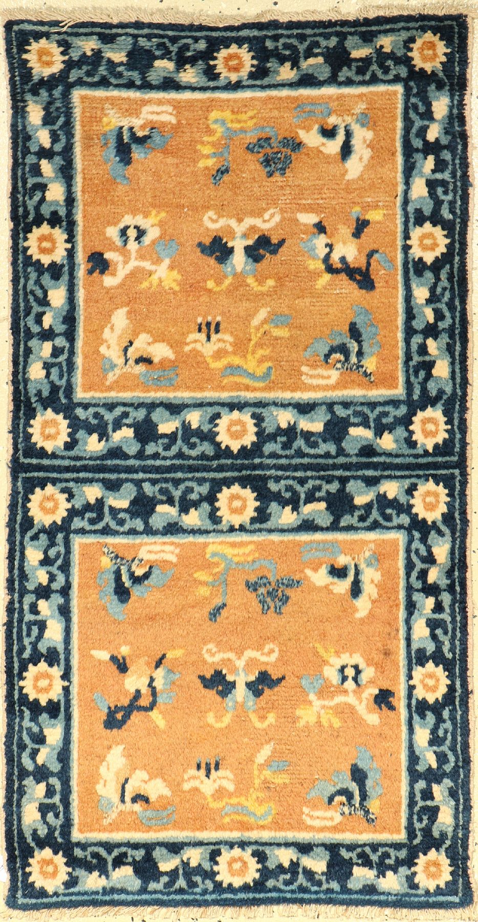 Ning-Hsia "Sitzmatte" antik, China, 19.Jhd., Wolle auf Baumwolle, ca. 110 x 48 cm,EHZ: 2-3. Sammlung Koos de Jong