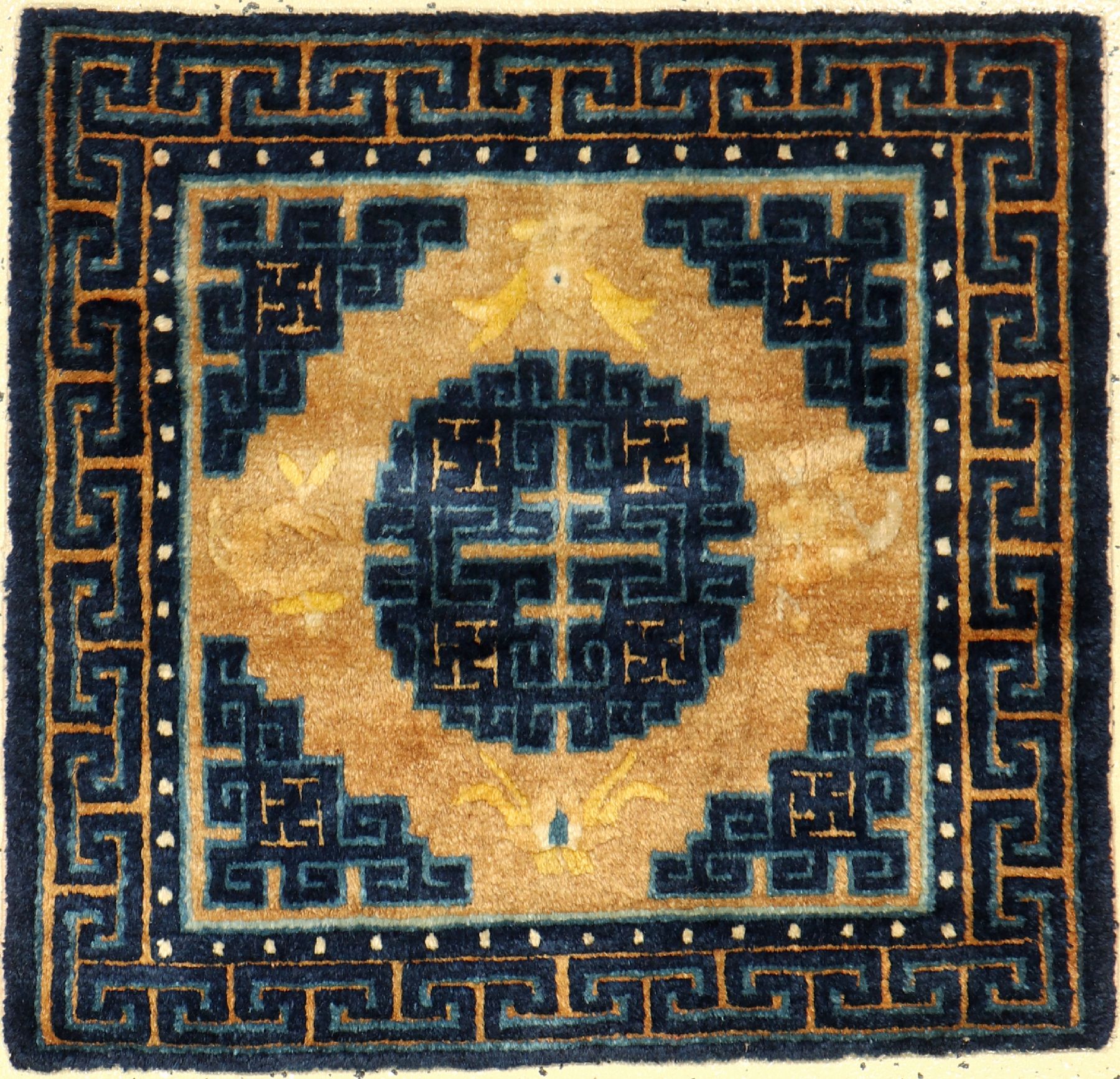 Ning-Hsia "Sitzmatte" antik, China, 19.Jhd., Wolle auf Baumwolle, ca. 70 x 65 cm, Sammlung Koos de Jong, EHZ: 2-3