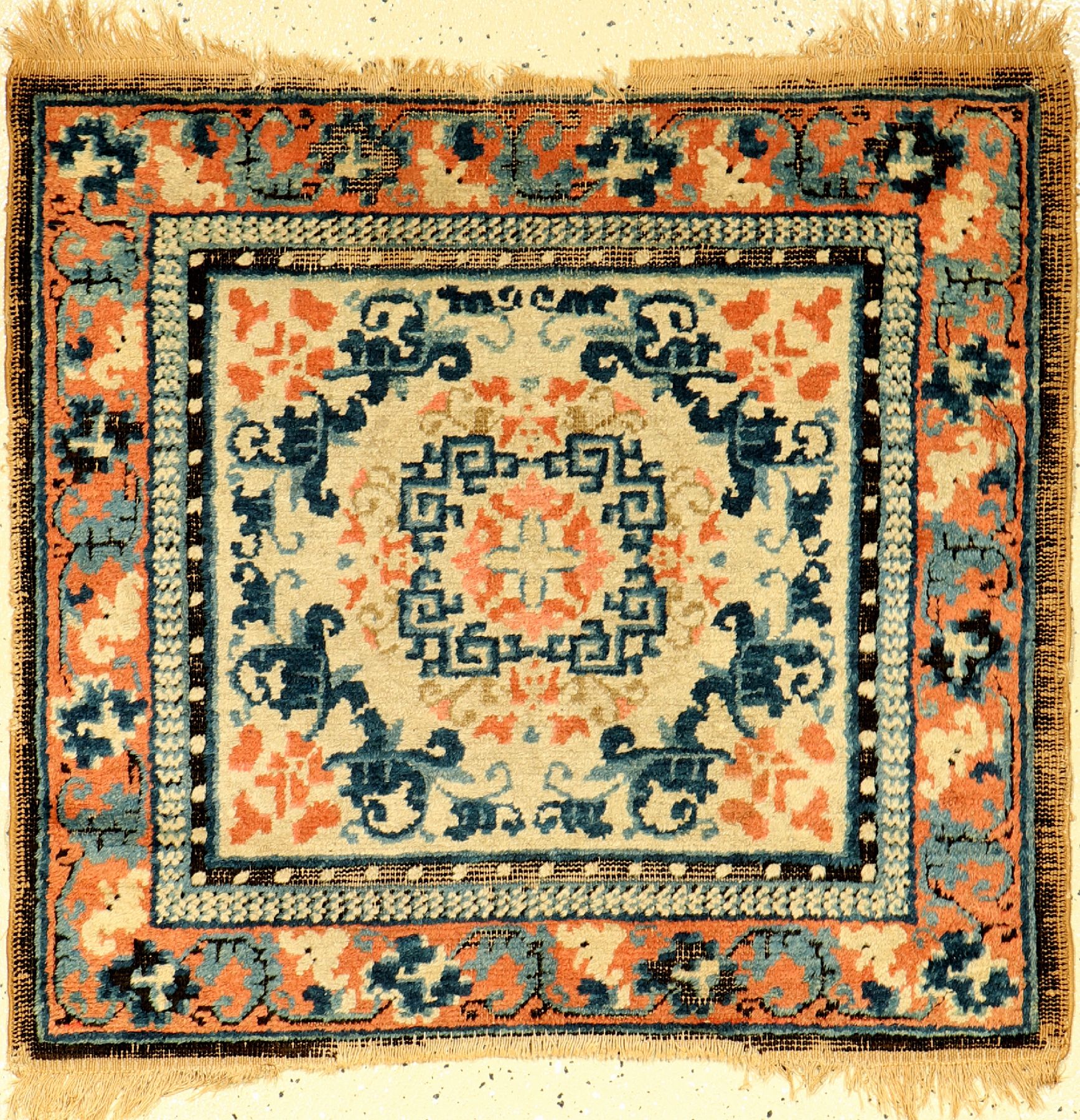 Früher Ning-Hsia antik, Sitzmatte, China, frühes/Mitte 19.Jhd., Wolle auf Baumwolle, ca.77 x 74 cm, EHZ: 3 (oxidiertes Schwarz), Sammlung Koos de ...