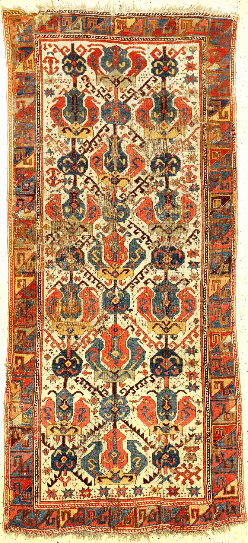 Früher Ostanatolischer Teppich antik, Ostanatolien, 2.Hälfte 18.Jhd., Wolle geknüpft auf Wolle. Große Palmetten belegen im Rapport den weißen ...