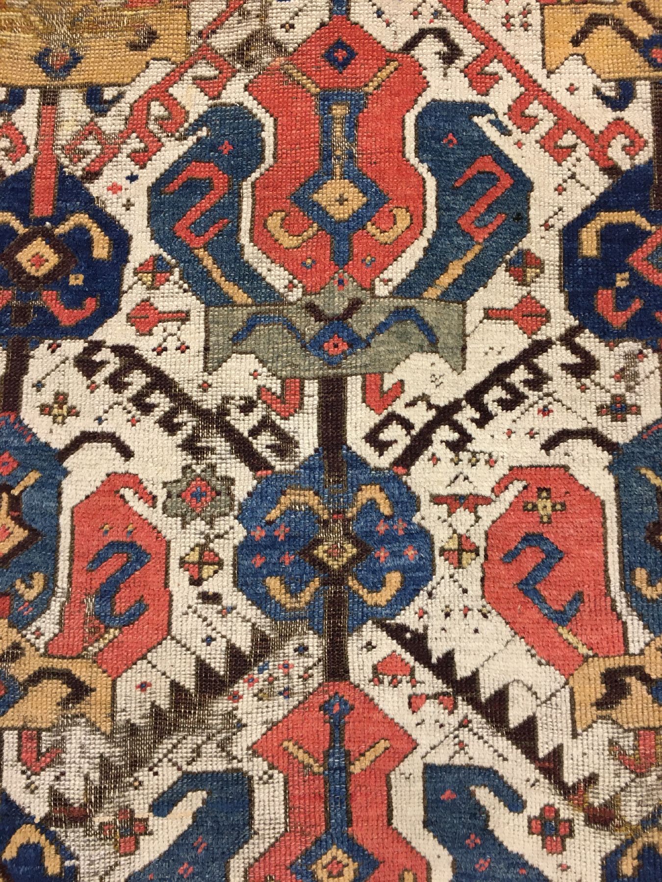 Detail c: Früher Ostanatolischer Teppich antik, Ostanatolien, 2.Hälfte 18.Jhd., Wolle geknüpft auf Wolle. Große Palmetten belegen im Rapport den weißen ...