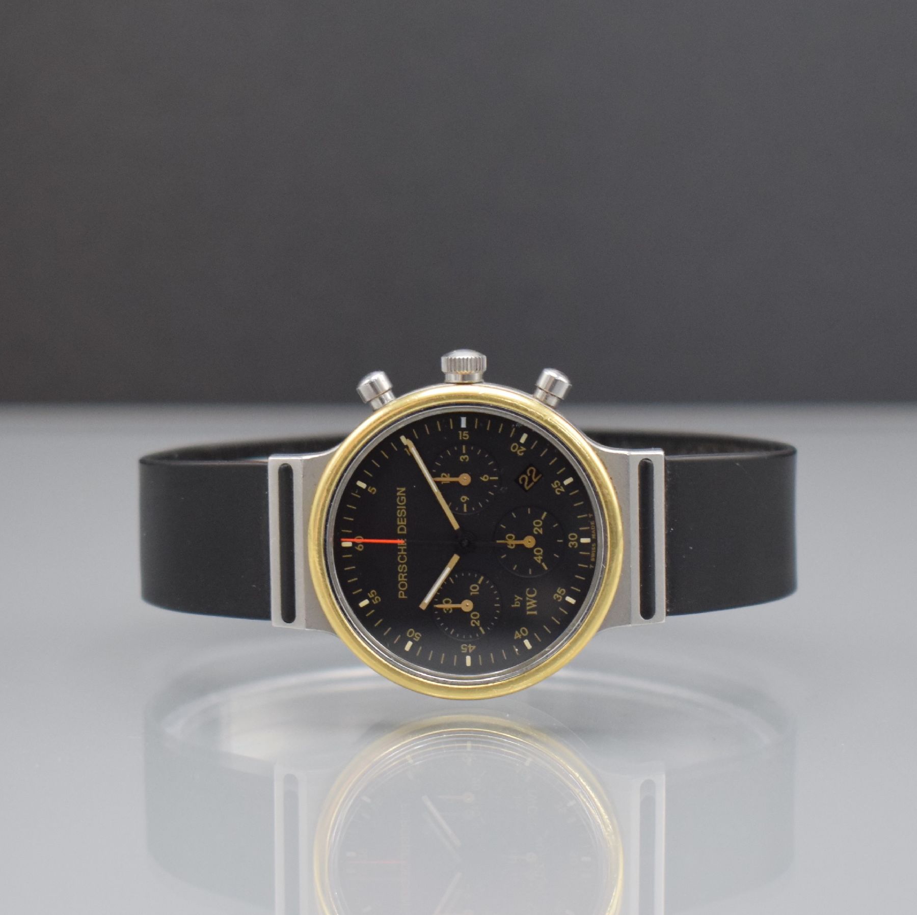IWC / PORSCHE DESIGN Armbandchronograph, Ref. 3720, quarz, Edelstahlgeh. inkl. Kautschukband m. Faltschl., Boden & Krone ver-schr., Goldlünette, ...